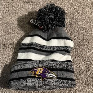 Women’s Gray & White Pom Knit Beanie